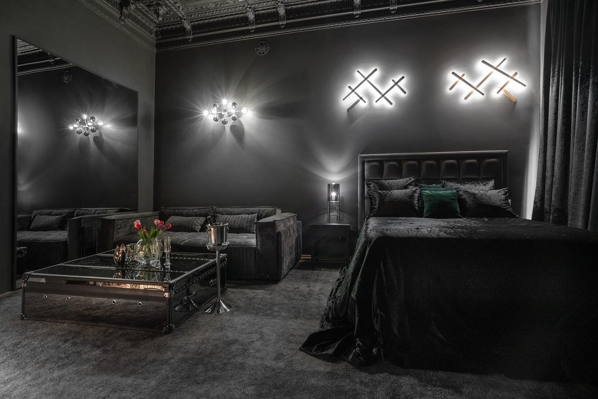 Black Room thumbnail 2