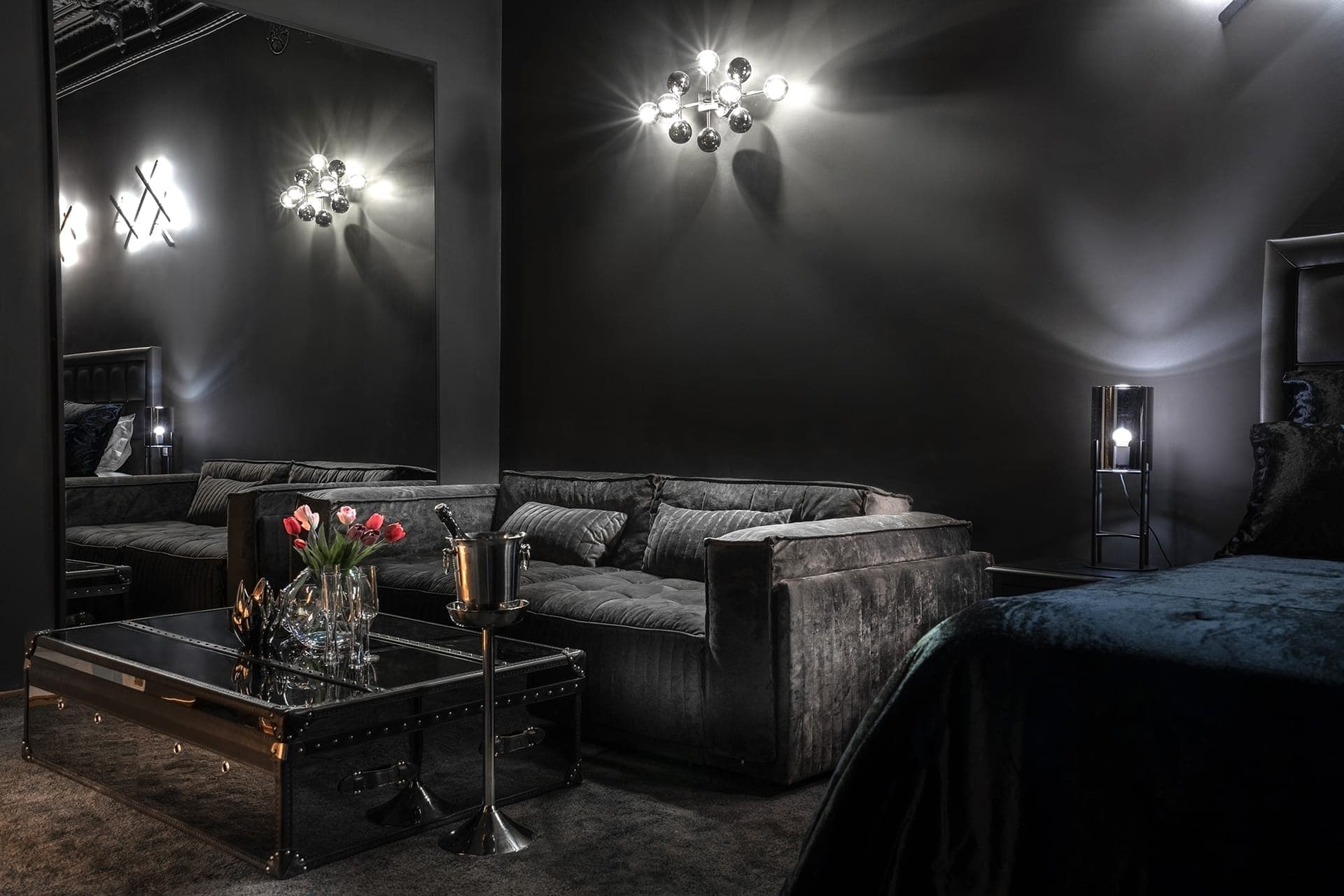 Black Room thumbnail 3