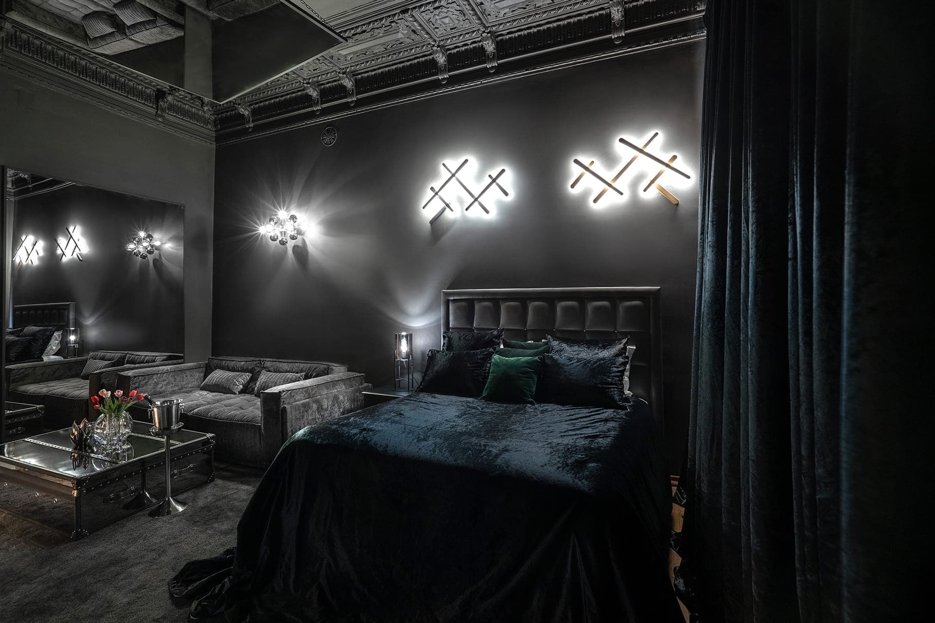 Black Room thumbnail 4