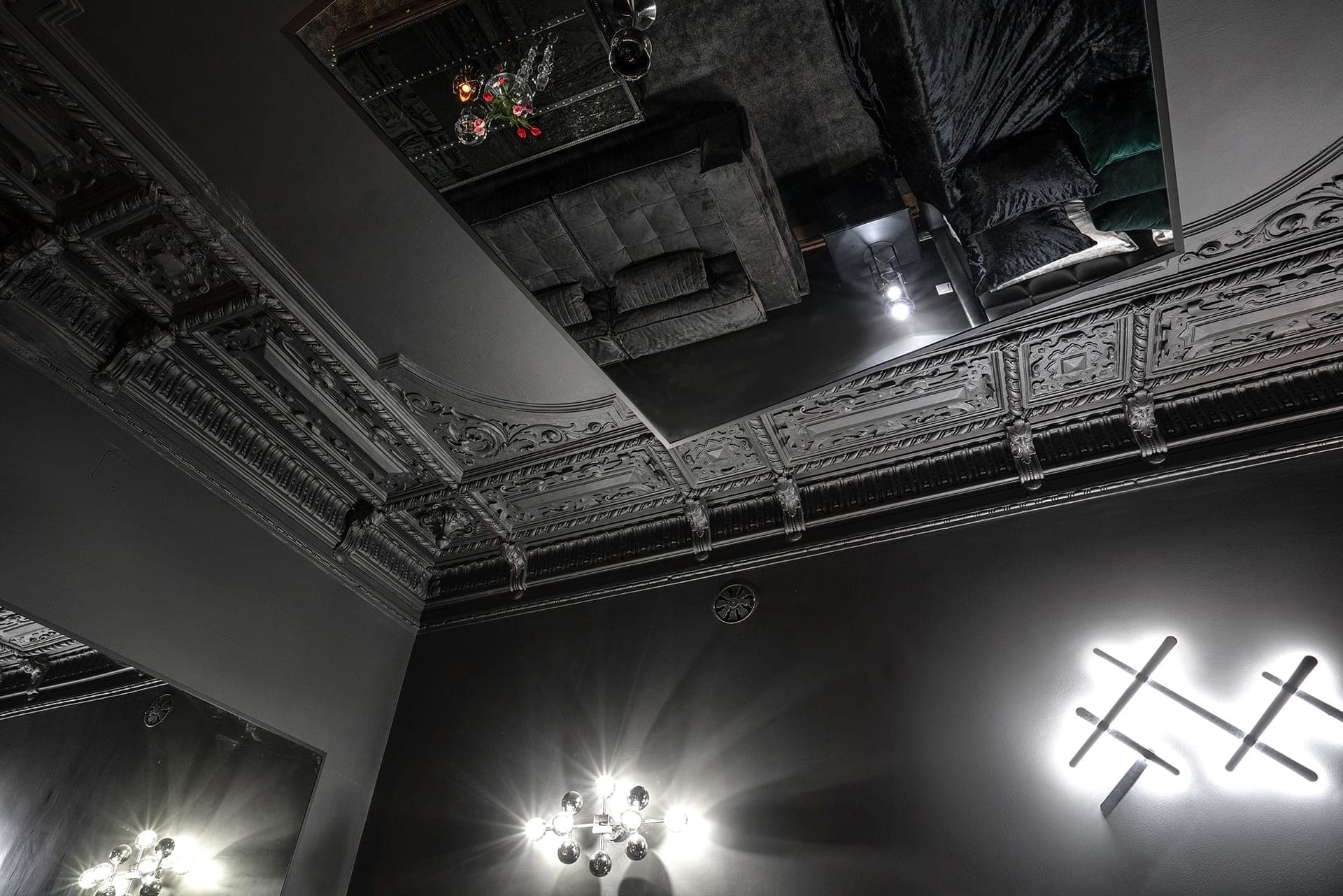 Black Room thumbnail 6