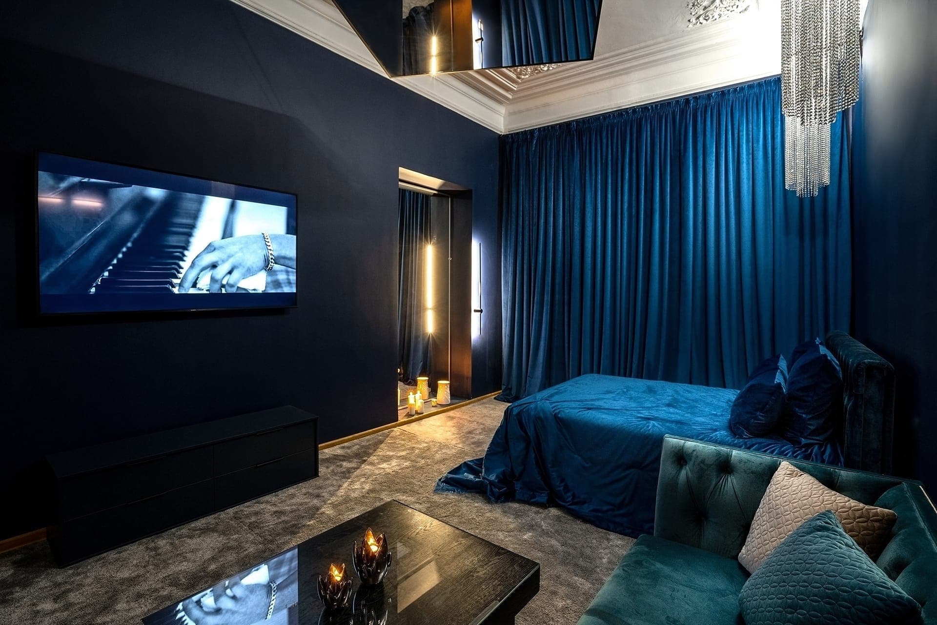 Blue Room thumbnail 2
