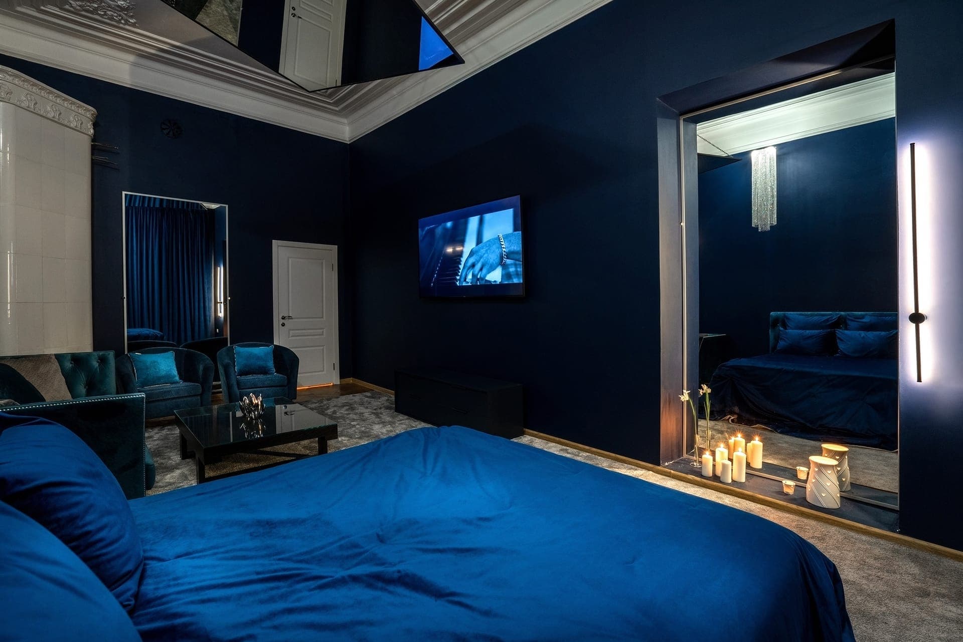 Blue Room thumbnail 3
