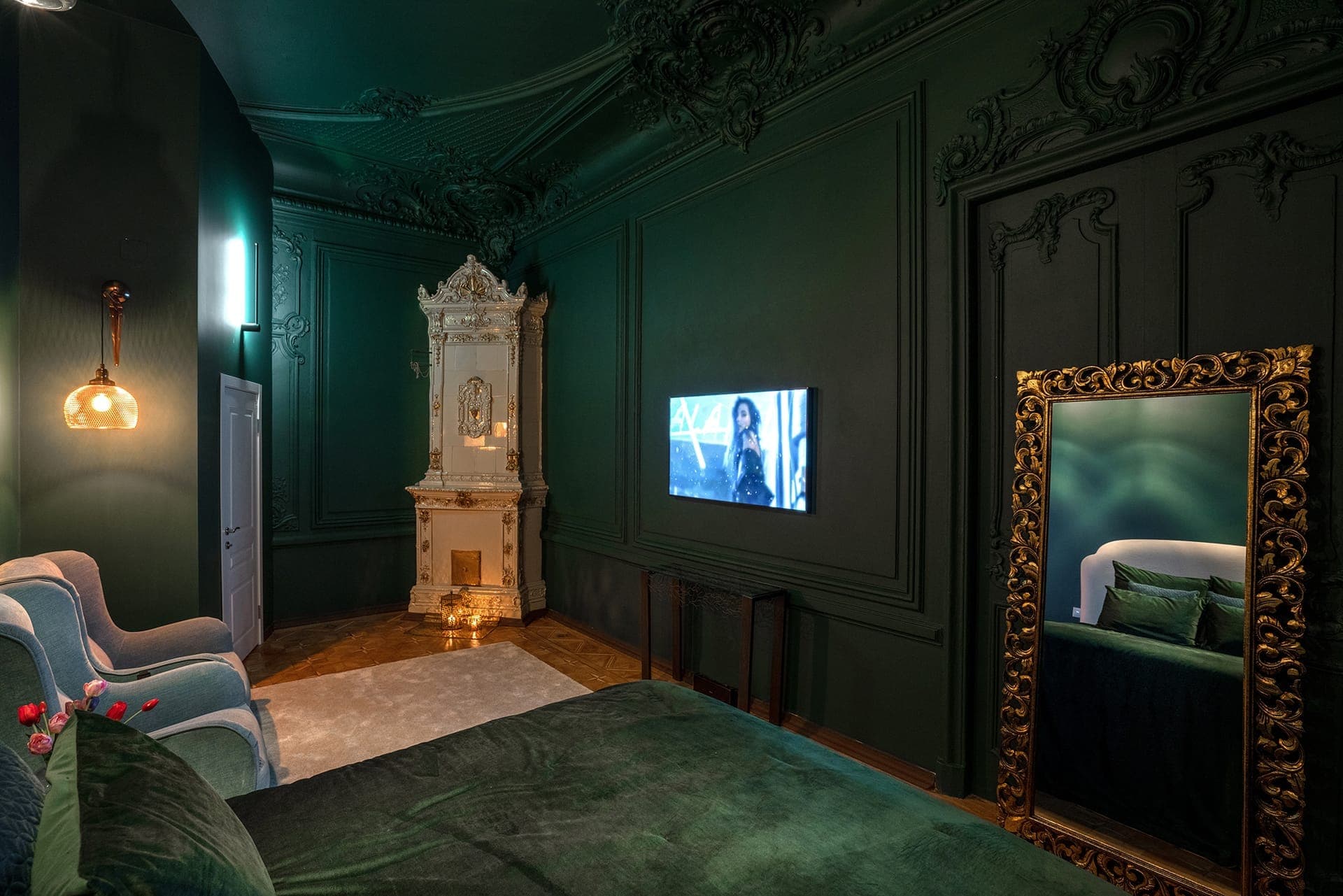 Emerald Room thumbnail 4