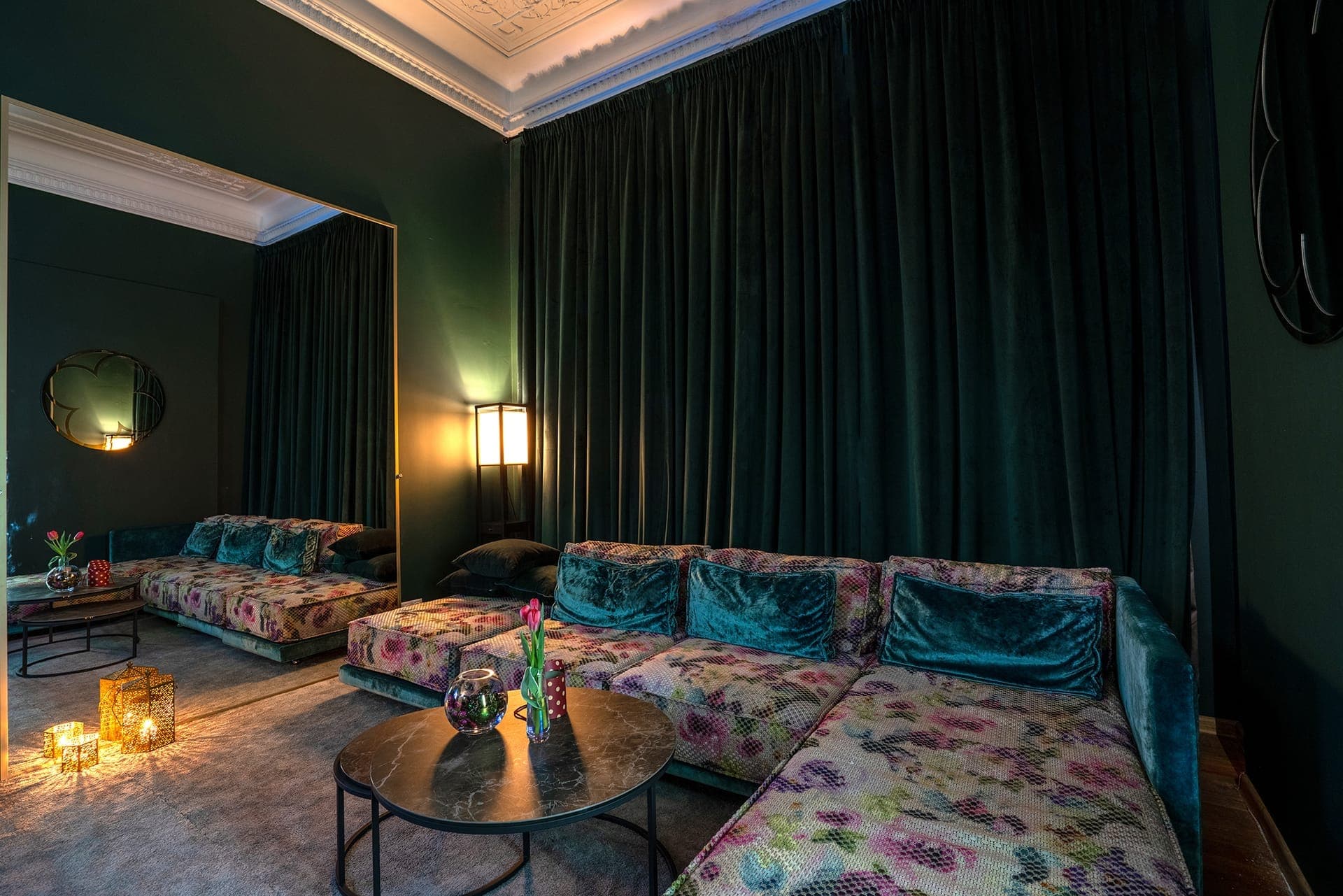 Emerald Room thumbnail 9