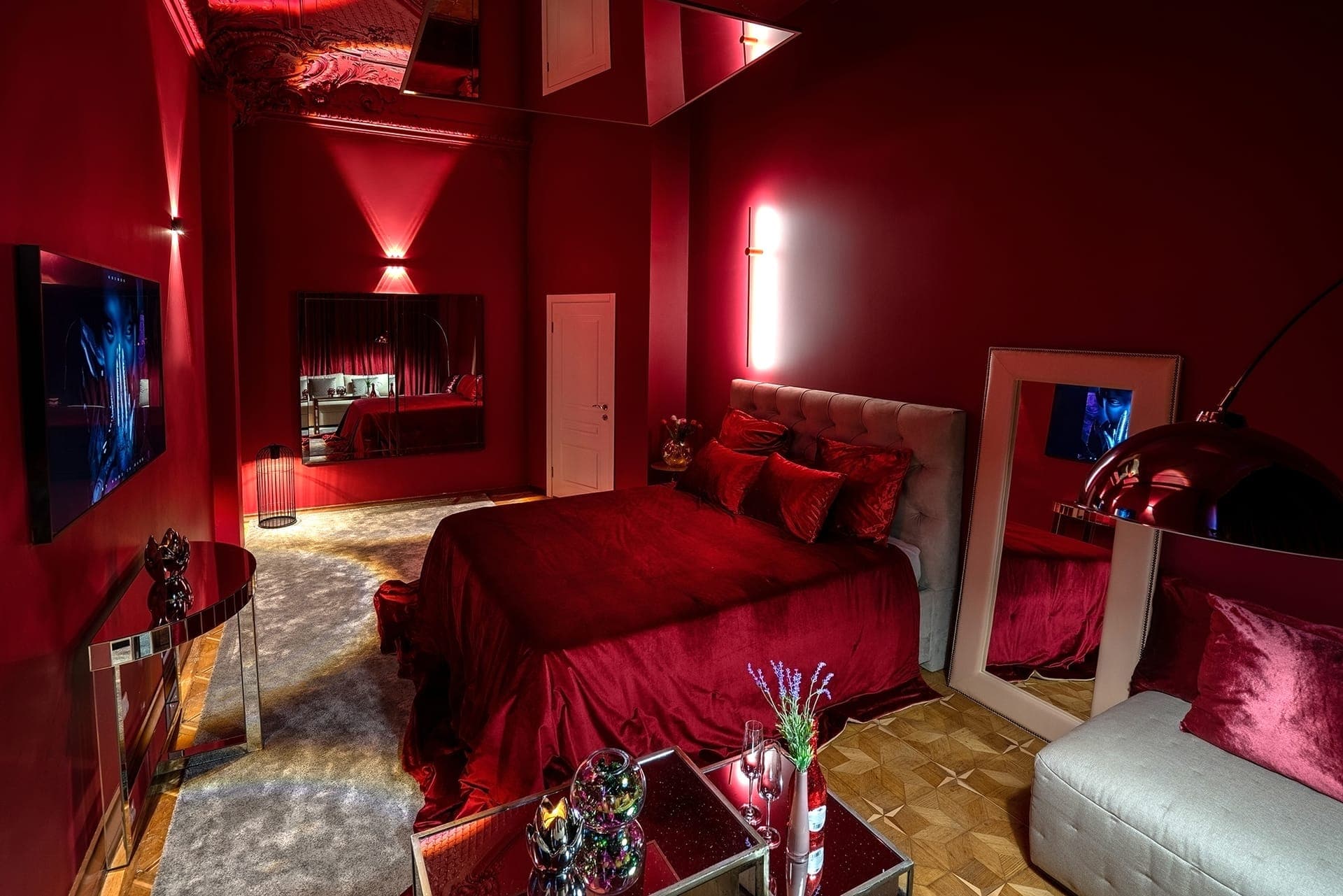Red Room thumbnail 3