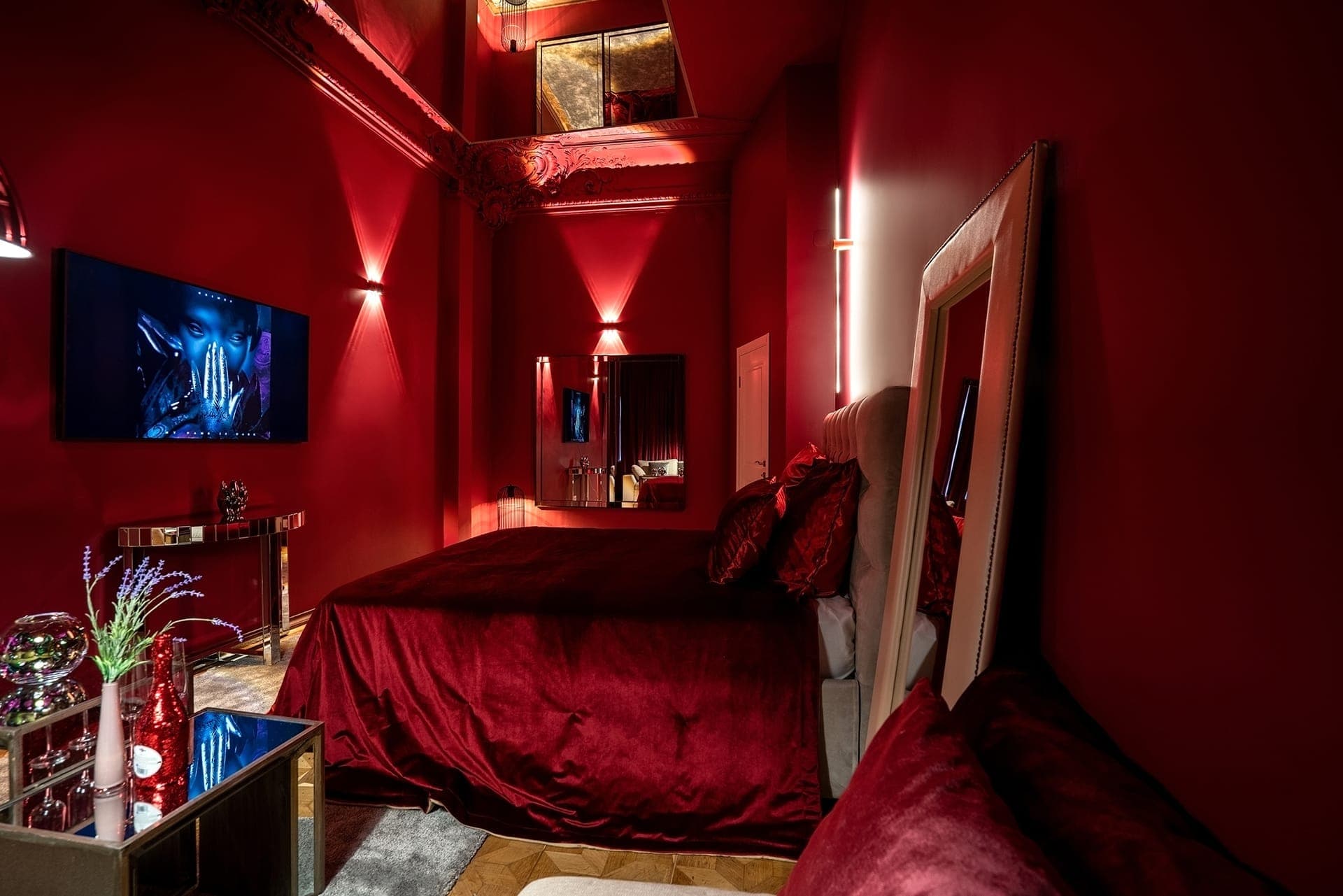 Red Room thumbnail 5