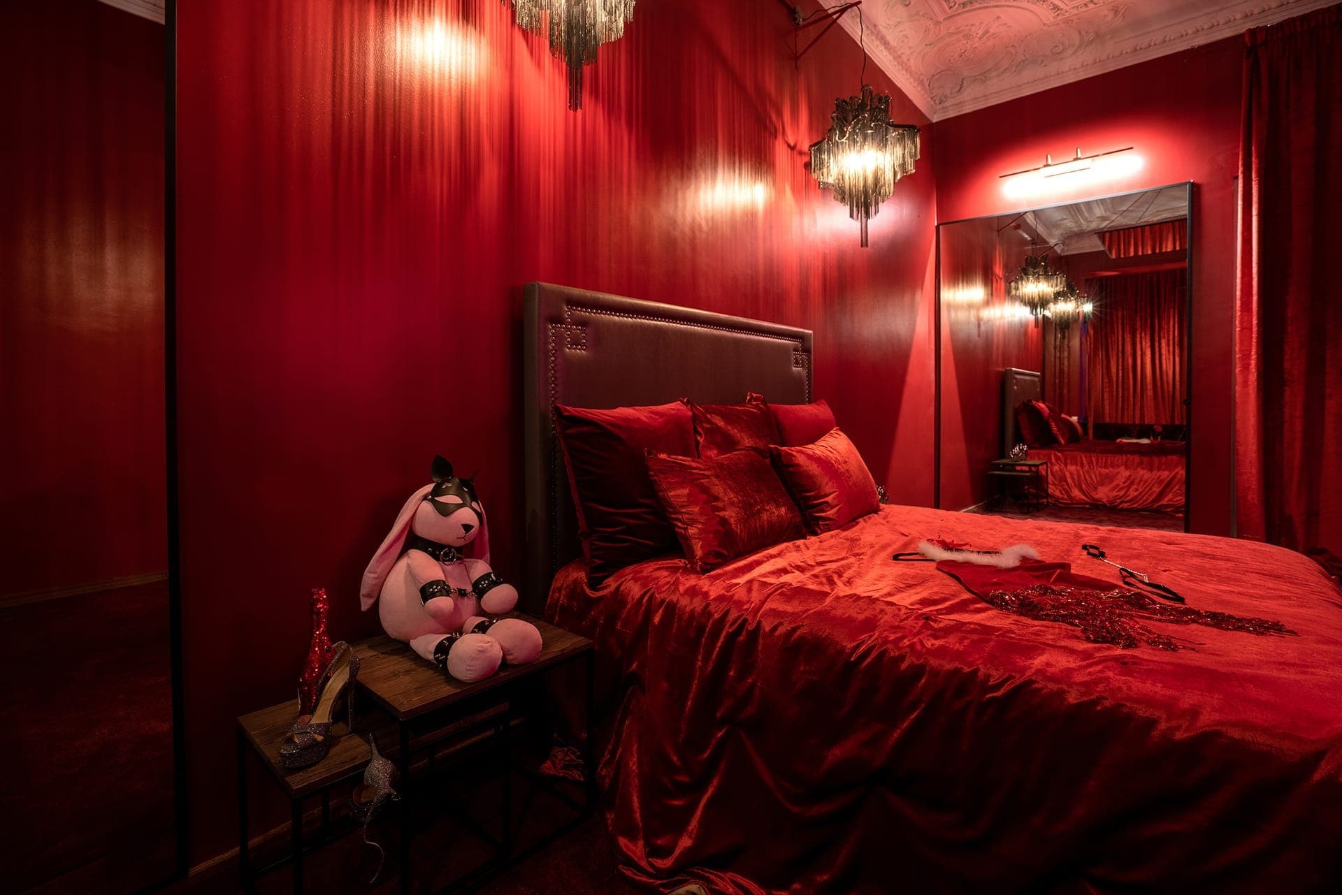 Red Room thumbnail 10